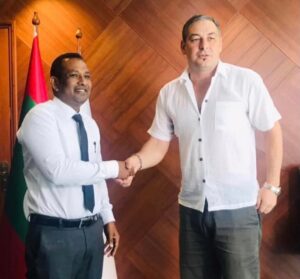Sorin Mihailovici with the Hon. Ibrahim Rasheed Aboobakuru, Minister of State for Tourism, Maldives