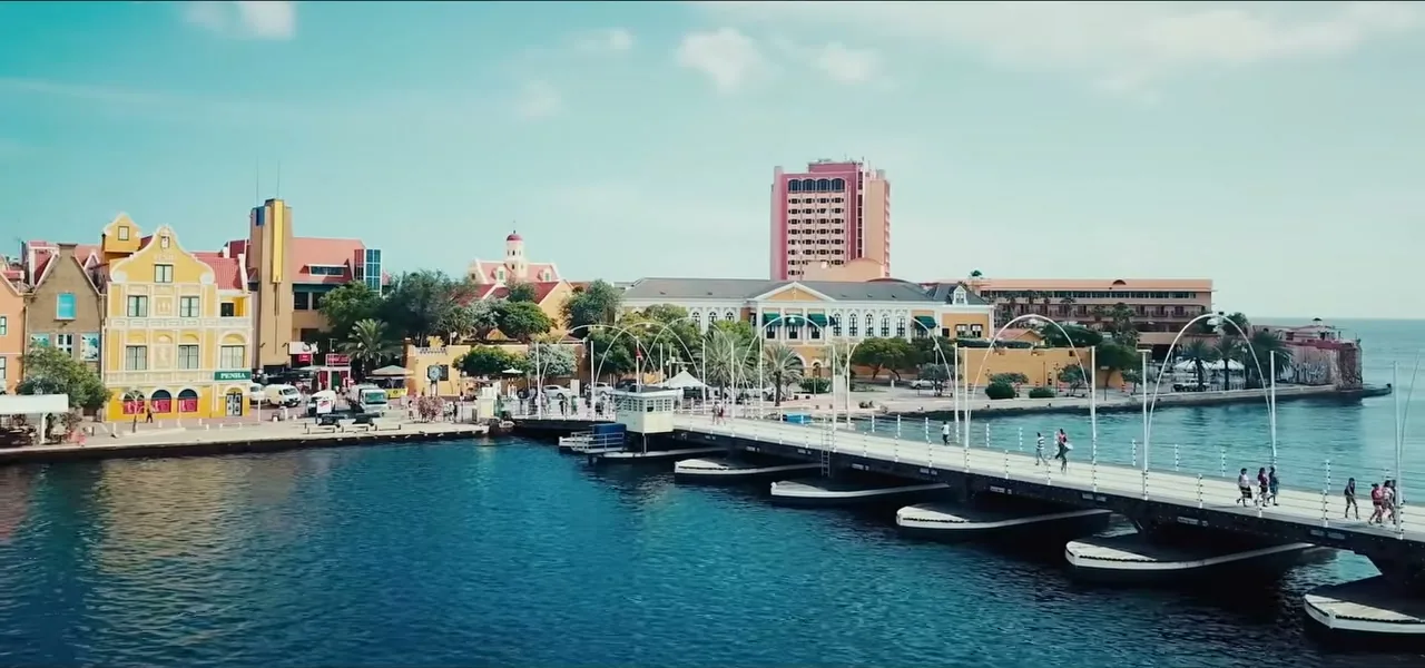 The colorful Dutch colonial waterfront of Handelskade and the floating bridge in Willemstad, Curaçao