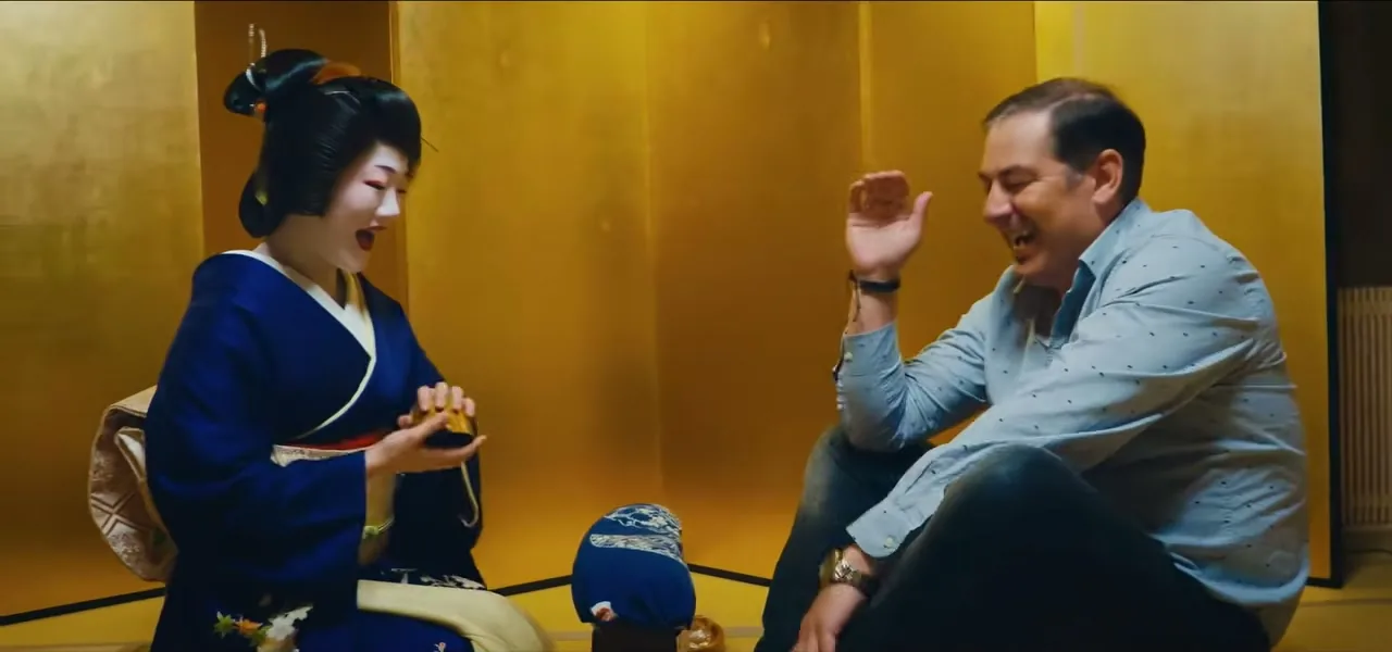 Sorin playing a traditional drinking game with a maiko during the ozashiki