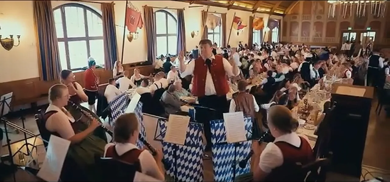 The main hall of the Hofbräuhaus beer hall in Munich, full of guests