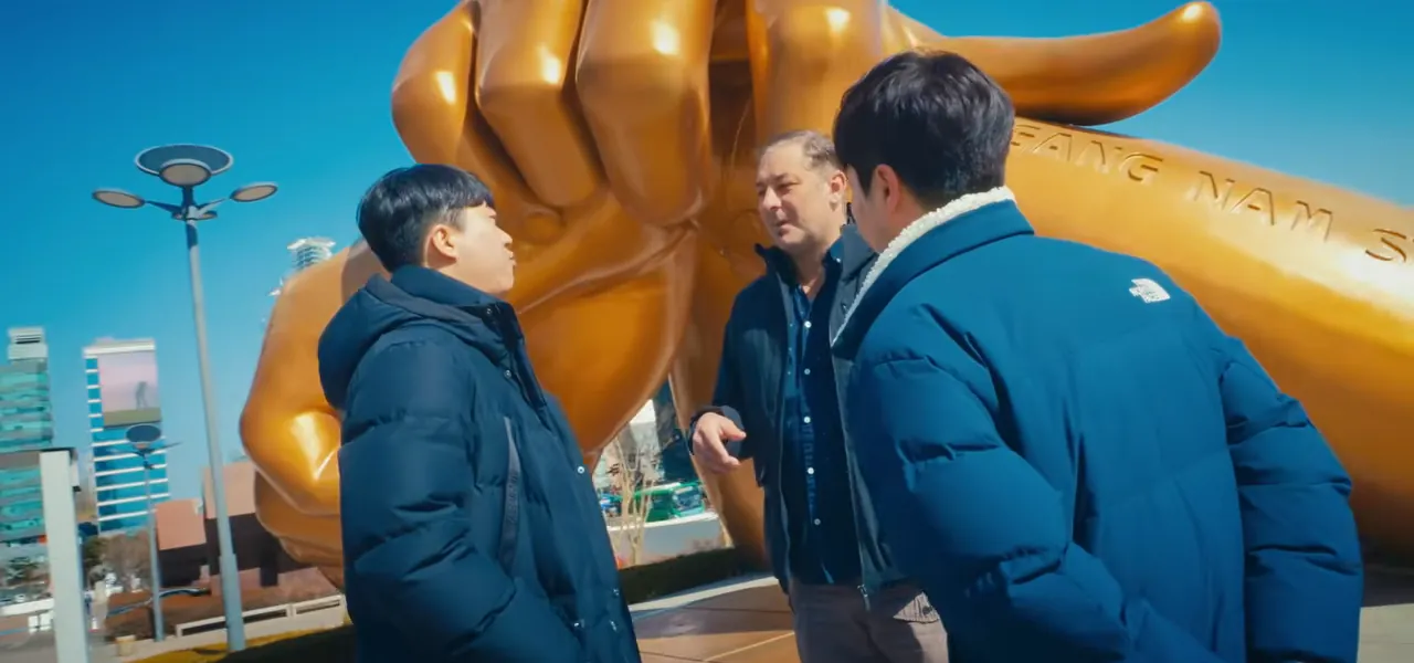 The Gangnam Style statue of clasped golden hands in Seoul